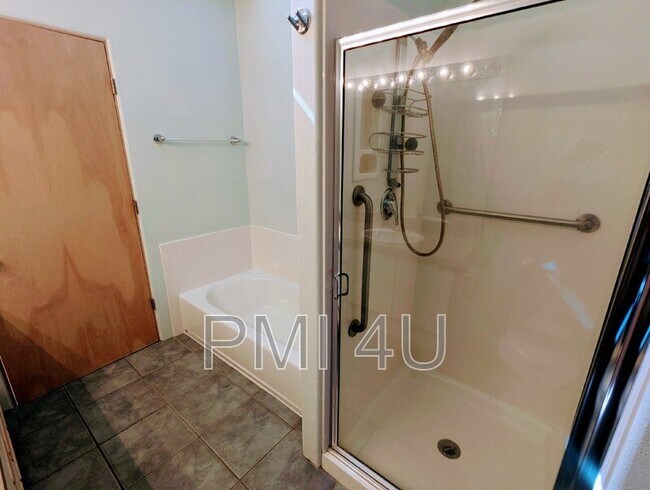 Building Photo - 4105 Bay Ct NE