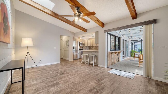 Building Photo - 2291 Pine View Cir