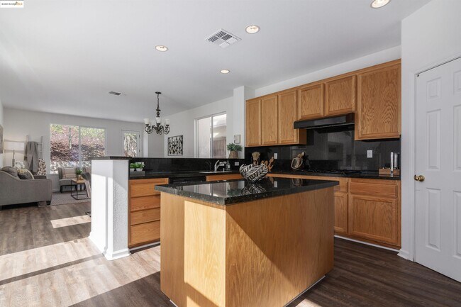 Building Photo - 411 Canyon Ct