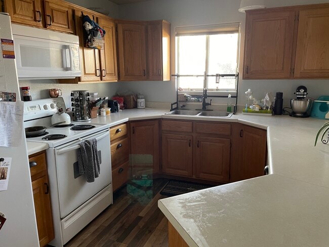 Building Photo - 258 S 200 W