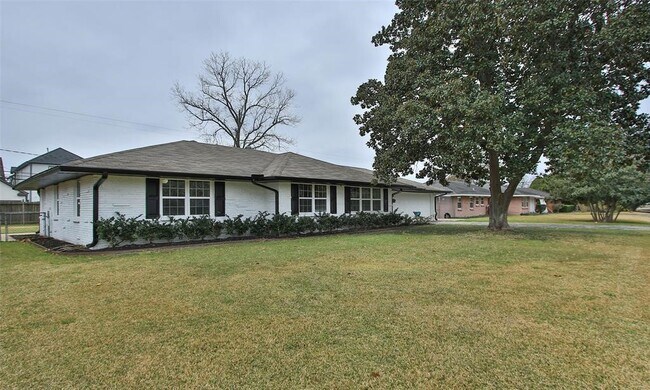 Building Photo - 8741 Blankenship Dr