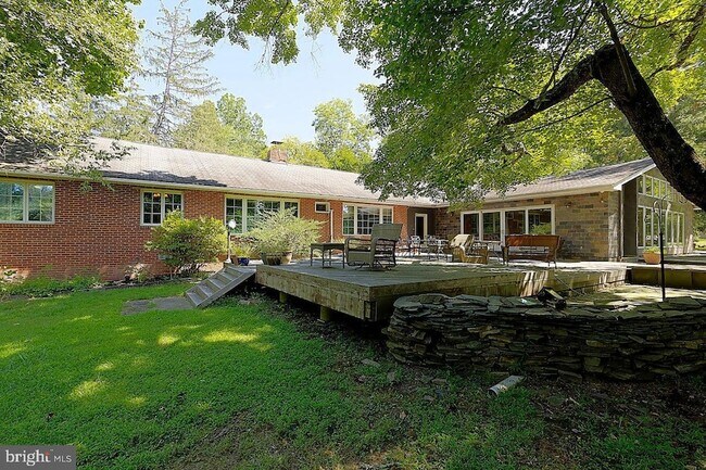 Building Photo - 269 Raymond Rd