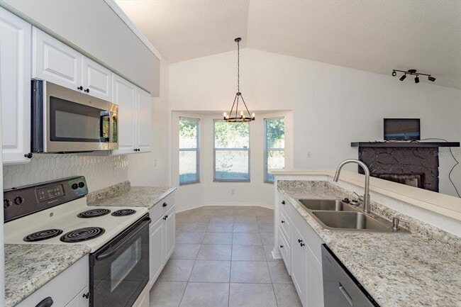 Building Photo - 5955 Kenlyn Ct