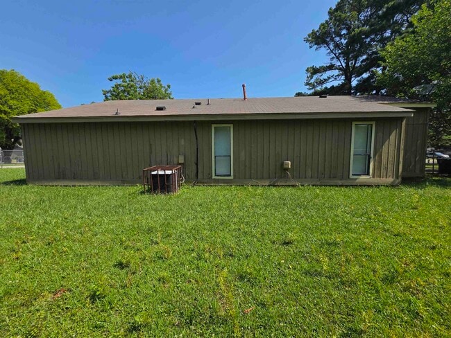 Building Photo - 6369 Golden Park Dr