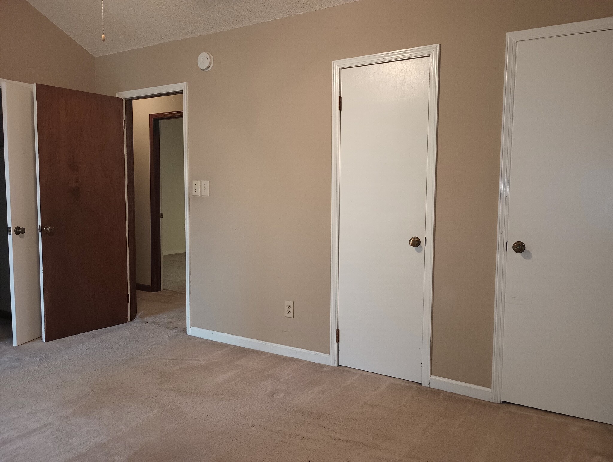Main Bedroom w/ 3 closets - 2456 Burgundy Dr