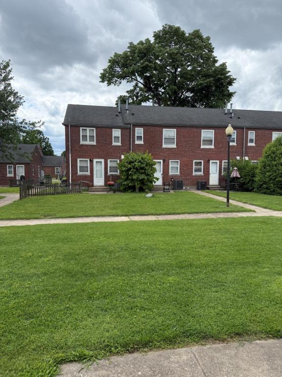 Building Photo - 1850 McCloskey Ave