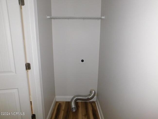 Building Photo - 108 Meadow Way