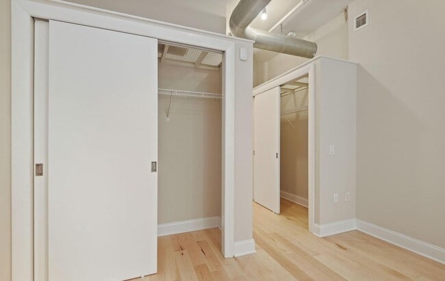Building Photo - Incredible Luxury 2BR/2BA Condo Includes G...