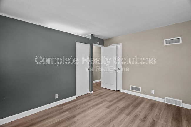 Building Photo - 10720 Spring Garden Dr