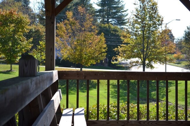 Building Photo - Rutherford Townhomes 4 Bedroom 3 Bathroom