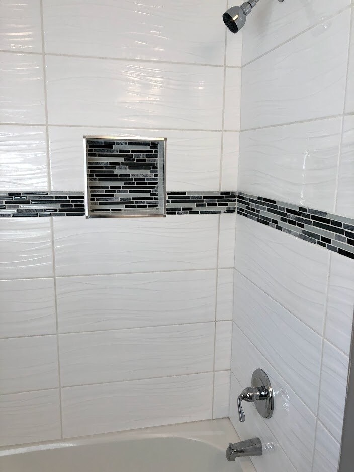 Tiled shower/tub - 7306 Tangelo Dr