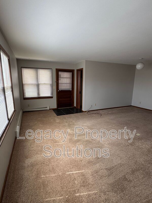 Building Photo - 408 2nd Ave NE