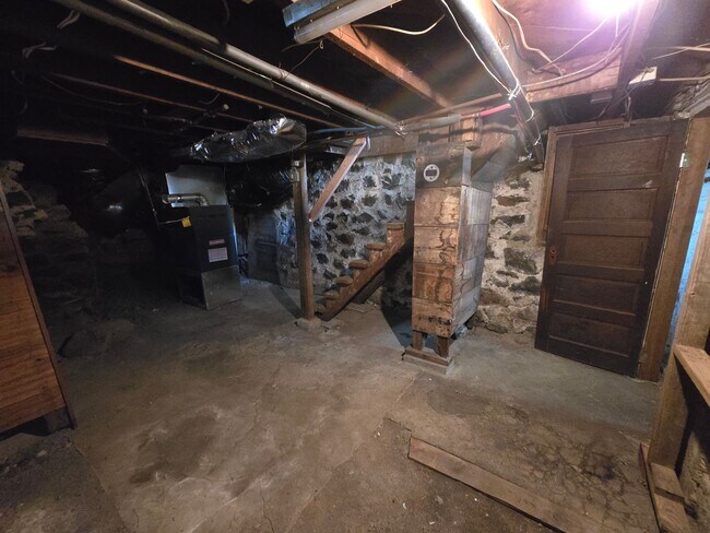 Building Photo - Garland District Home!
