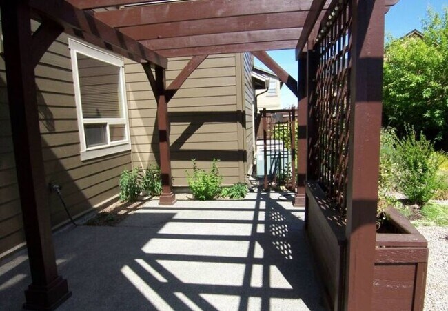 Building Photo - 63118 Dakota Dr