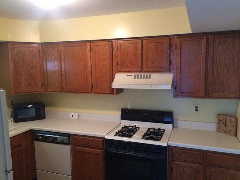 Kitchen- Old pics, appliances have been changed - 816 Orlando Street