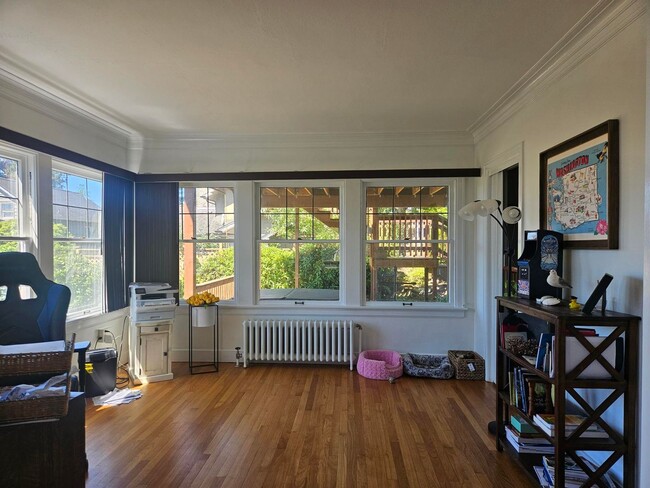 Building Photo - 5bd 5ba Stunning Home