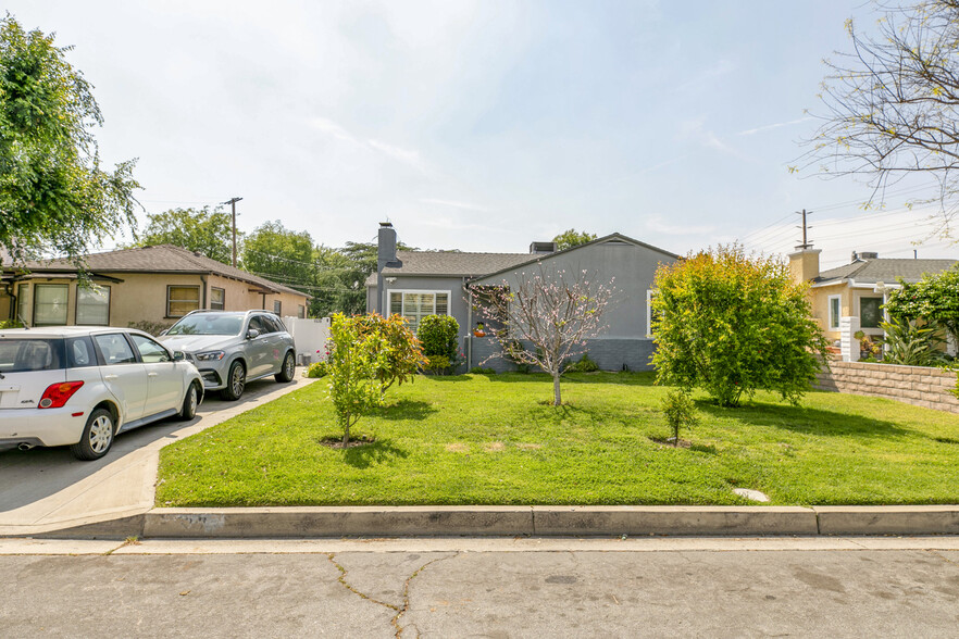 Building Photo - 1527 N Screenland Dr