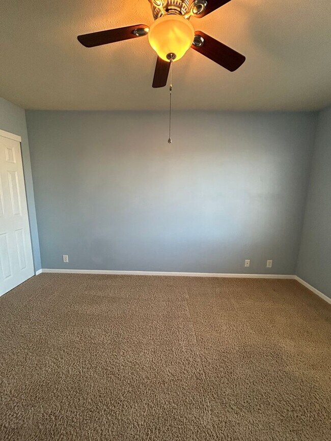 Building Photo - Spacious 3 Bed, 2 Bath Home in Papillion, Ne