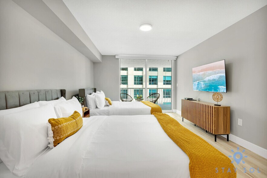 Building Photo - 1200 Brickell Bay Dr