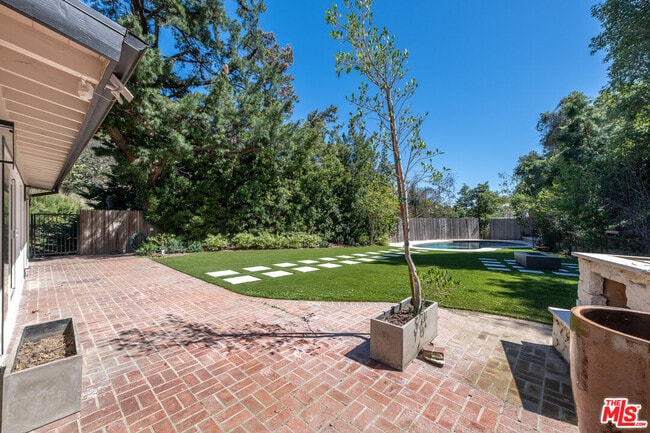 Building Photo - 10120 Cielo Dr