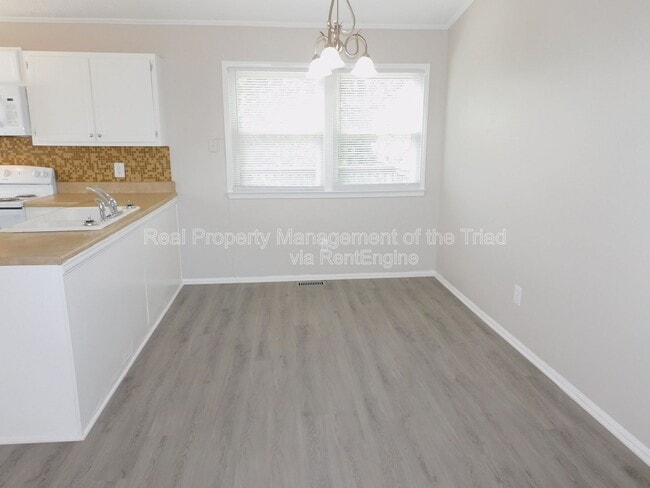 Building Photo - 911 Tipperary Dr