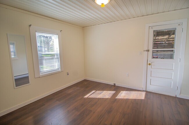 Building Photo - 934 Mohegan Rd