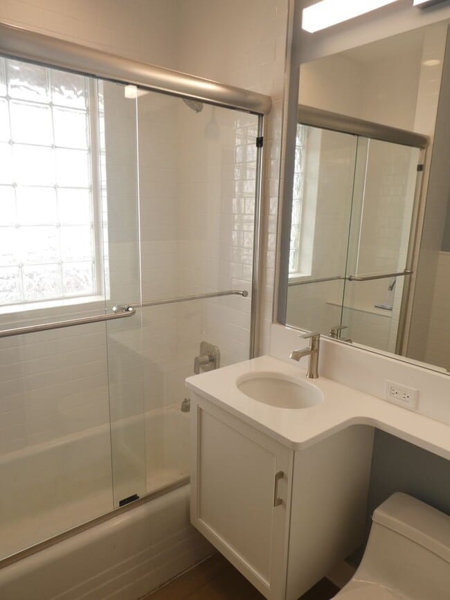 Building Photo - 2 Bed 1.5 Bath House near Boone Hospital