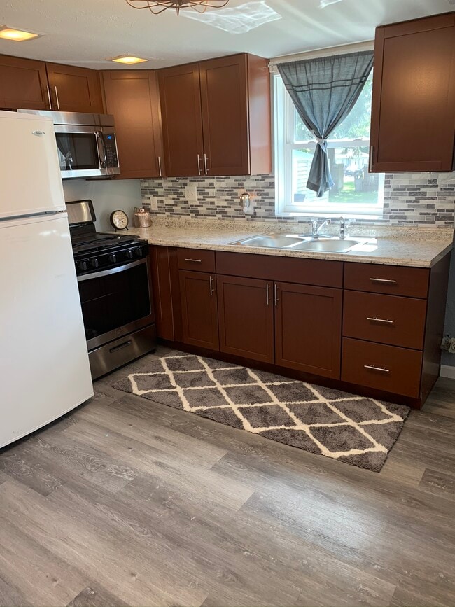 Building Photo - 205 Owen St