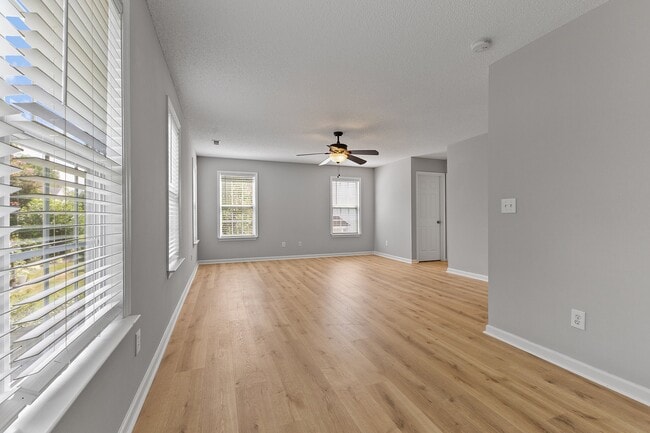 Building Photo - 2112 Echo Glen Ln
