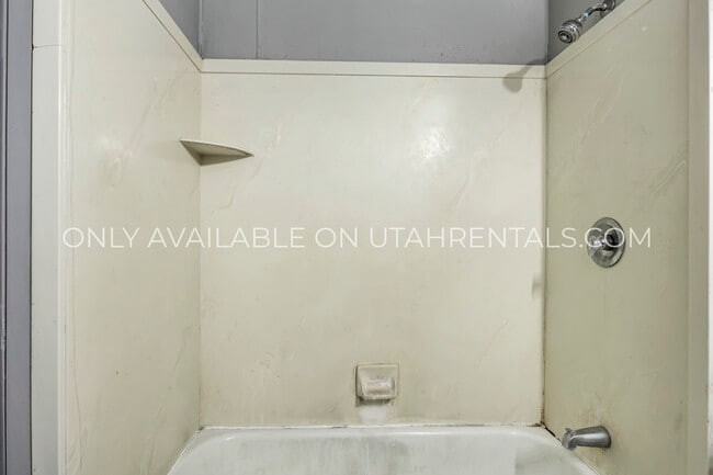 Building Photo - 629 S 400 E