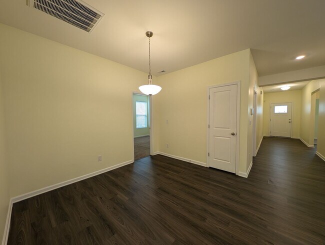 Building Photo - Spacious 4 bedroom, 2 bath Ranch Style Home located in Selwyn Landing !