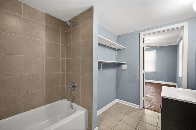 Building Photo - 360 Betsy Ave SW