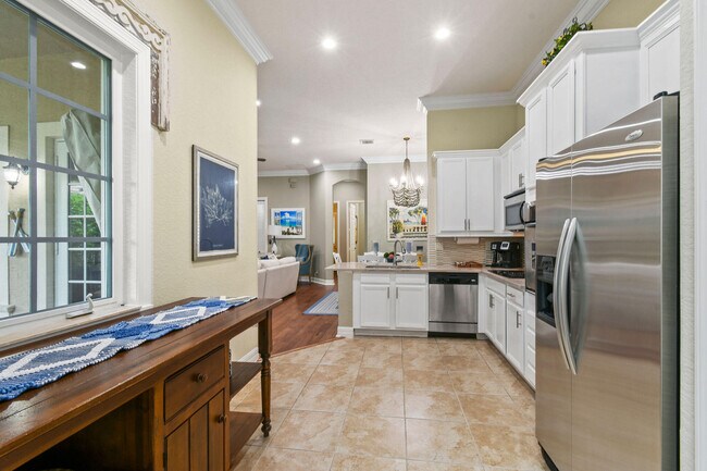 Building Photo - 167 Arklow Ave