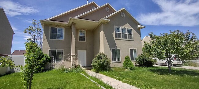 Building Photo - Beautiful 2 Story Home w attached 2 car ga...