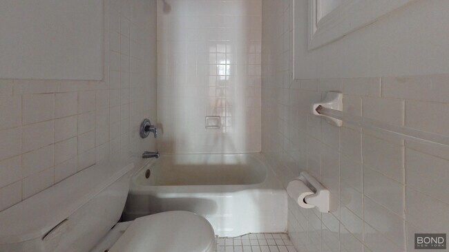 Building Photo - 158 E 82nd St