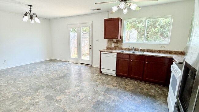 Building Photo - 15251 Tyler Mill Dr