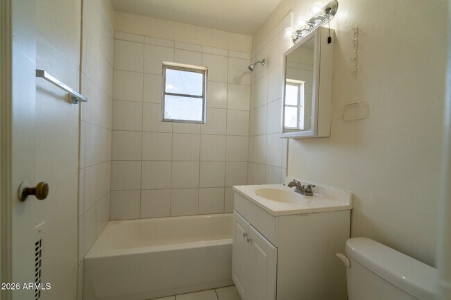 Building Photo - 1134 S Roosevelt St