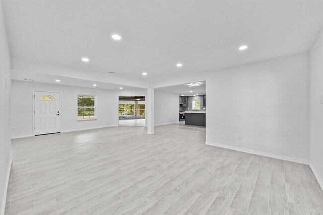 Building Photo - 22 13th Ave N
