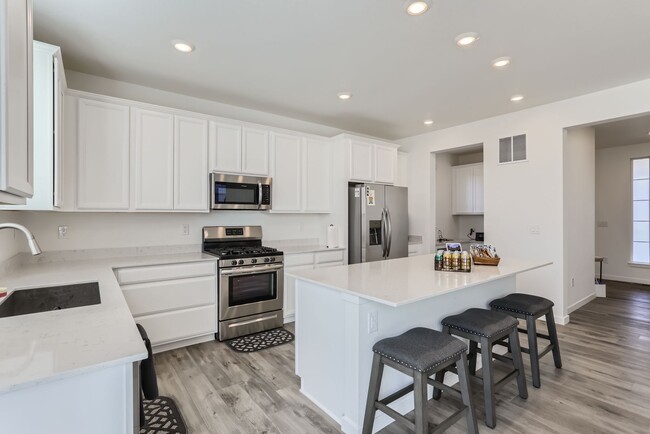 Building Photo - Stunning New Build in Aurora with Sleek Fi...