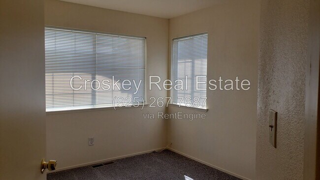 Building Photo - 4717 Knollpark Cir