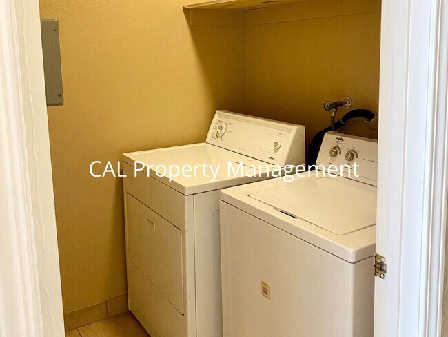 Building Photo - Spacious 1 Bedroom Condo in North Salinas!