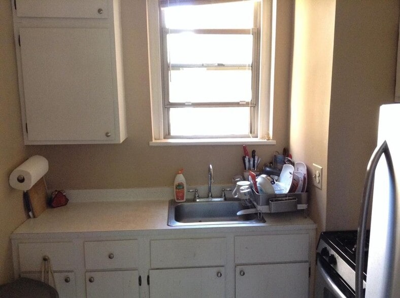 kitchen - 2010 Kalorama Rd NW