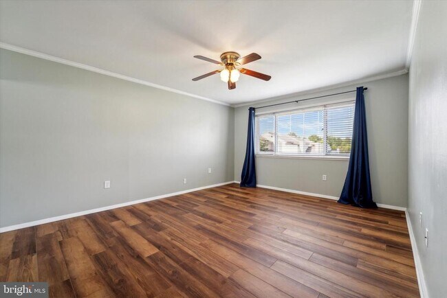 Building Photo - 708 Continental Dr