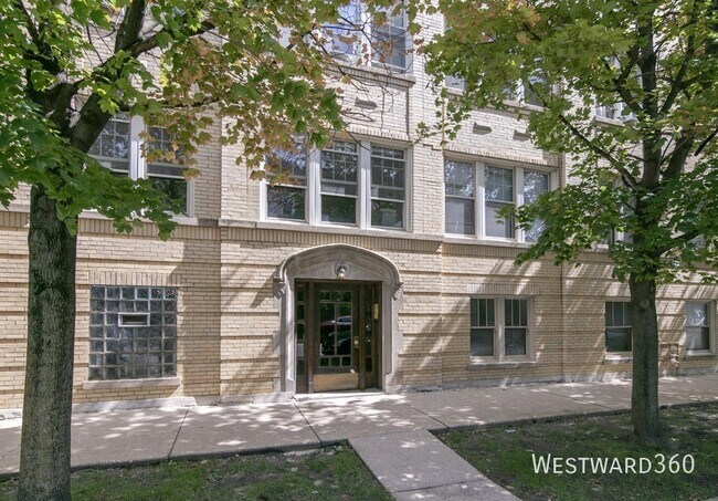 Building Photo - 3537 N Troy St