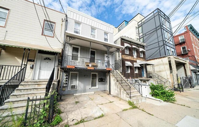 Building Photo - 14 Lincoln St