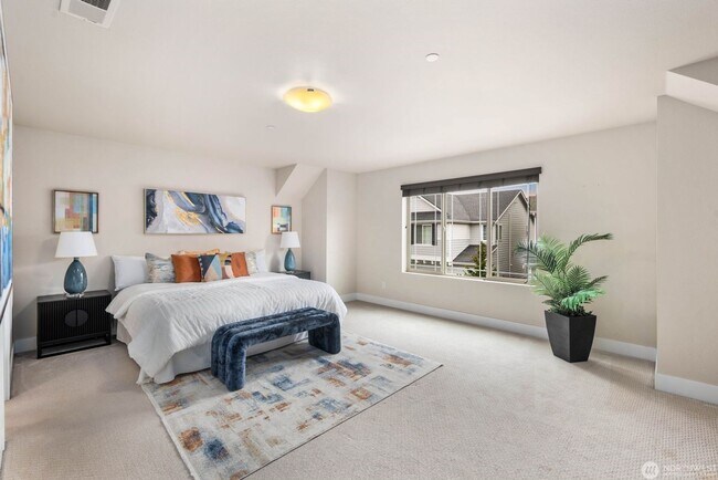 Building Photo - Modern Lynnwood Home with Flexible Bonus Space and Fenced Backyard