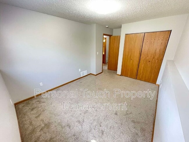 Building Photo - 2510 Amber Valley Ct S