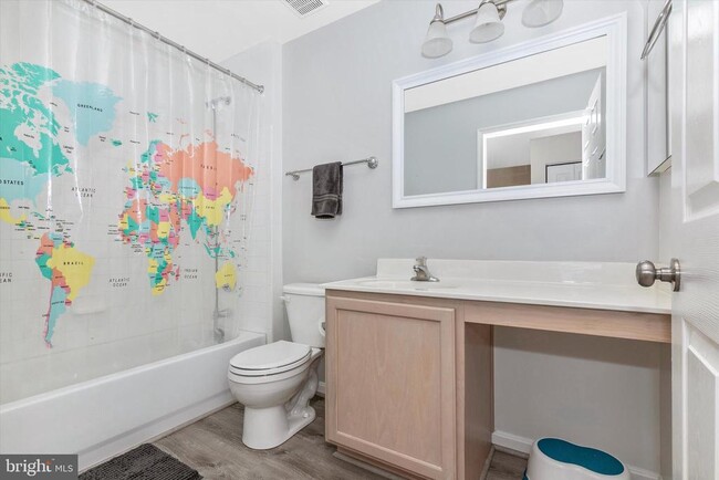 Building Photo - 1742 Trestle St