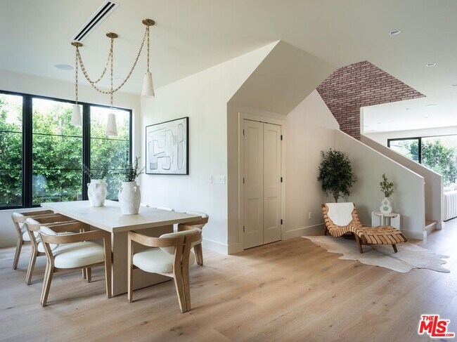 Building Photo - 11748 La Maida St