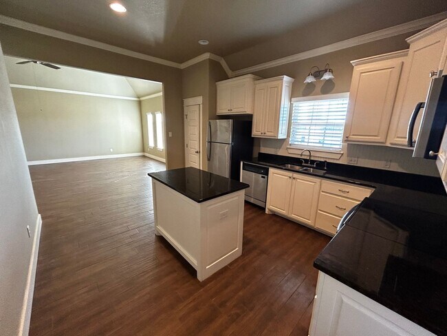 Building Photo - Beautiful three bedroom three-bathroom Napa home
